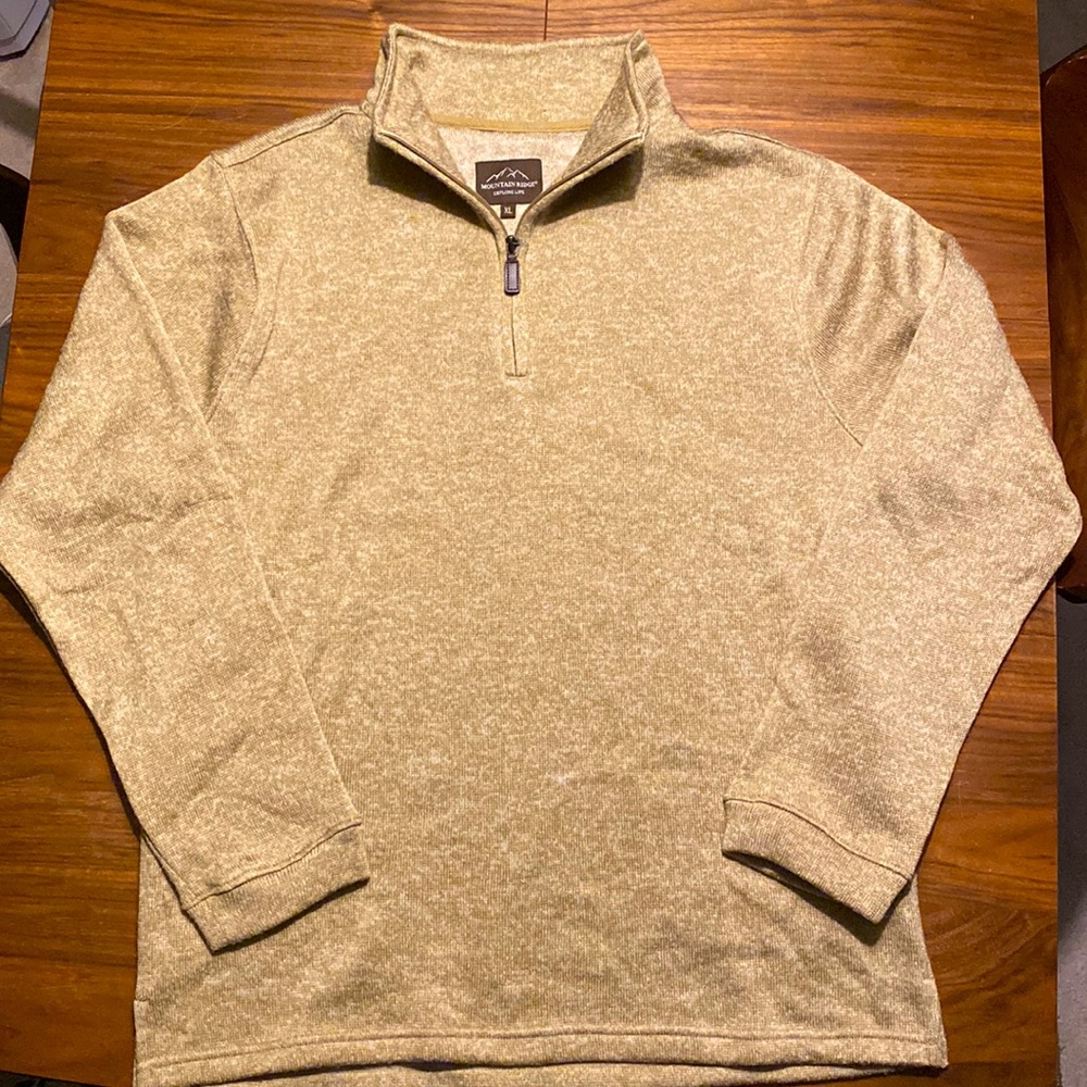 Men’s XL Mountain Ridge 1/4 zip pull over. Machine washable. In good condition.